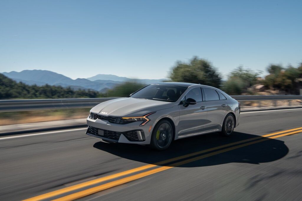 Kia da a conocer los precios del sedán Kia K5 del 2027