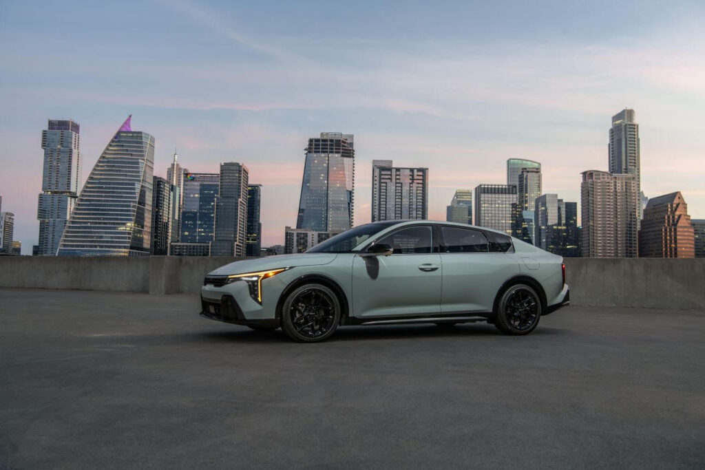 Kia da a conocer los precios del sedán compacto K4 y del K4 Hatchback del 2027